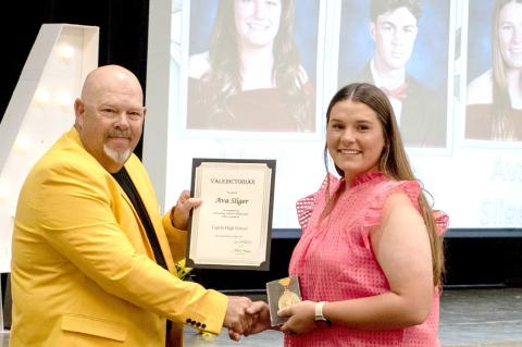 TUPELO SCHOOL HOSTS ACADEMIC AWARDS NIGHT