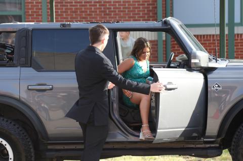 Coalgate Students Arrive in Style to Prom